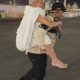 Aksi Humanis Personel Polri di Mekah, Gendong Jemaah Lansia yang Terjatuh Usai Umrah Wajib