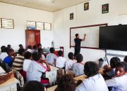 Satgas TMMD Ke-128 Kodim 1710/Mimika Beri Penyuluhan Bahaya Narkoba dan Lem Aibon kepada Pelajar