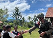 Jalin Keakraban dengan Warga, Satgas Ops Damai Cartenz Gelar Patroli Dialogis di Serambakon