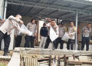 Kapolres Metro Bekasi Tebar 10.000 Benih Lele, Dukung Rantai Pasok SPPG Polri