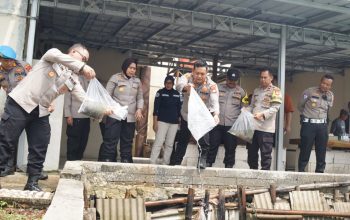 Kapolres Metro Bekasi Tebar 10.000 Benih Lele, Dukung Rantai Pasok SPPG Polri