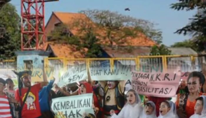 Penyegelan dan Pembongkaran Kompleks atau Kawasan Taman Hiburan Rakyat (THR) dan Taman Remaja Surabaya (TRS)