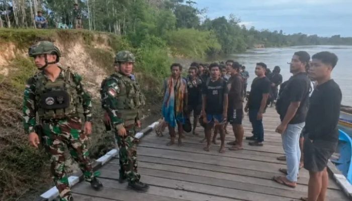 Koops TNI Habema Evakuasi 44 Pendulang Emas dari Gangguan OPM di Pegunungan Bintang     