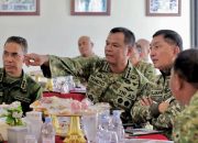 Wapang TNI Dampingi Menhan RI Tinjau Yonif TP 808/Mbaham Matta di Papua Barat