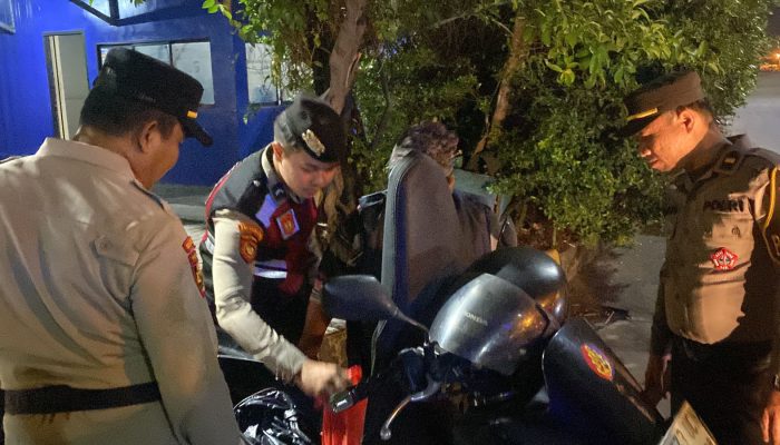 PATROLI MALAM CIPTA KONDISI, ANTISIPASI GANGGUAN KAMTIBMAS DI WILAYAH PELABUHAN