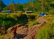 Manggarai Timur: Tempat Kendaraan dan Kesabaran Diuji Bersamaan