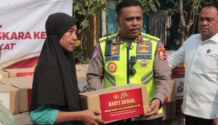 Polri Beri Layanan Kesehatan dan Bantuan Sosial untuk Korban Kebakaran Pasar Jiung Kemayoran