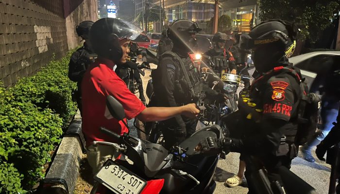 Patra Brimob Polda Metro Jaya Amankan Tiga Terduga Pelaku Curanmor di Pancoran