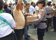 Polri Beri Pelayanan Humanis, Massa Aksi di Monas Diberi Air Mineral dan Snack
