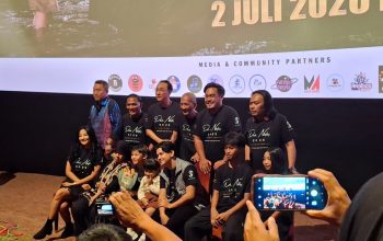 Dua Nafas dan Air Mata yang Tertinggal di Meja Makan