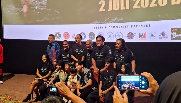 Dua Nafas dan Air Mata yang Tertinggal di Meja Makan