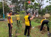 JASRI KURVE DAN PENANAMAN POHON DALAM RANGKA GERAKAN INDONESIA ASRI SAMBUT HARI BHAYANGKARA KE-80