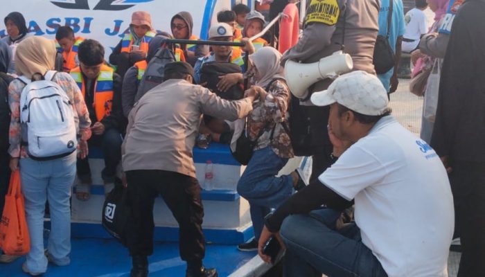 Polsek Sunda Kelapa Tingkatkan Pelayanan dan Pengamanan Wisatawan di Dermaga Kali Adem Menuju Kepulauan Seribu