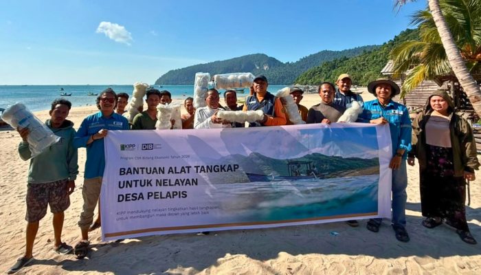 Dukung Kesejahteraan Nelayan, PT DIB Pulau Penebang Salurkan Bantuan Alat Tangkap Ikan