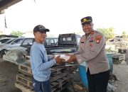 Jumat Peduli, Polsek Kawasan Kali Baru Bagikan Nasi Kotak kepada Warga sebagai Wujud Kepedulian Polri