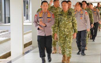 Kapolri Perkuat Soliditas TNI-Polri Lewat Silaturahmi dengan Panglima TNI di Mabes TNI