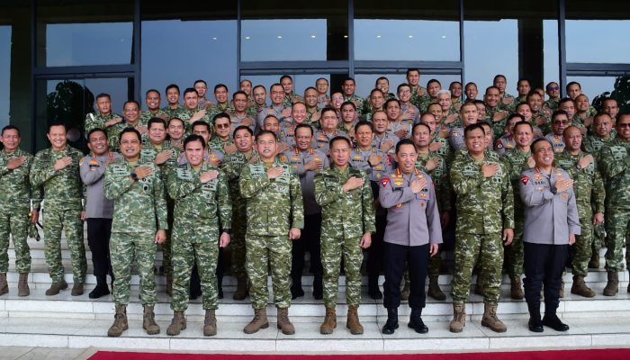 Kasad Dampingi Panglima TNI Terima Kunjungan Silaturahmi Kapolri di Mabes TNI