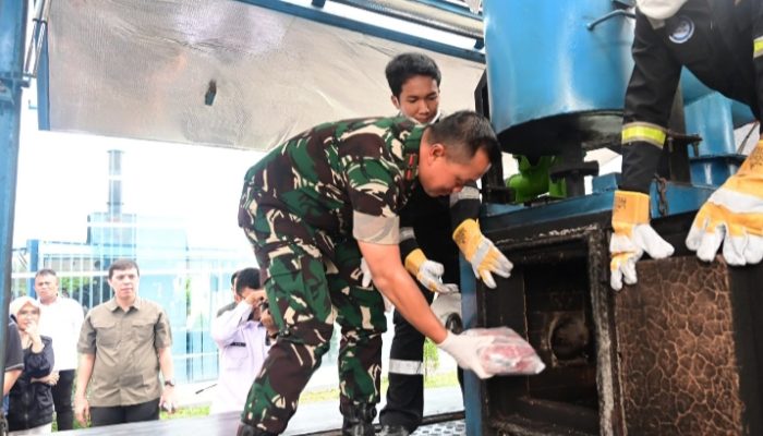 Danlanud Roesmin Nurjadin Dampingi Kepala BNNP Riau Musnahkan Barang Bukti Narkotika