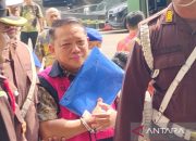 Febrie Adriansyah tiba di Kejagung untuk diperiksa sebagai tersangka