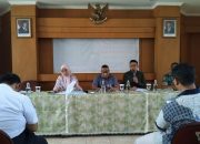 Bhabinkamtibmas Karet Tengsin Bersama Tiga Pilar Hadiri Sosialisasi Normalisasi Saluran sebagai Upaya Penanggulangan Banjir dan Penataan Kawasan