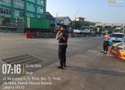 Personel Satsamapta dan Satlantas Polres Pelabuhan Tanjung Priok Laksanakan Pengaturan Lalu Lintas, Wujudkan Arus Lalin Aman, Lancar, dan Kondusif