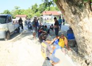 Hangatnya Kebersamaan, Satgas TMMD ke-129 Kodim 1505/Tidore Makan Bersama Warga di Lokasi Pekerjaan