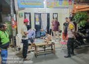 Jalin Kebersamaan dengan Warga, Bhabinkamtibmas Perkuat Satkamling di Kampung Rawa