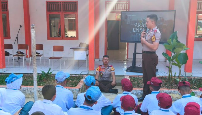 Polri Kerahkan 372 Taruna Akpol Dampingi Siswa di 73 Sekolah Rakyat Bersama Taruna Akademi TNI