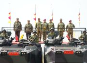 Wakil Panglima TNI dan Sejumlah Pejabat Negara Terima Warga Kehormatan dan Brevet Korps Marinir