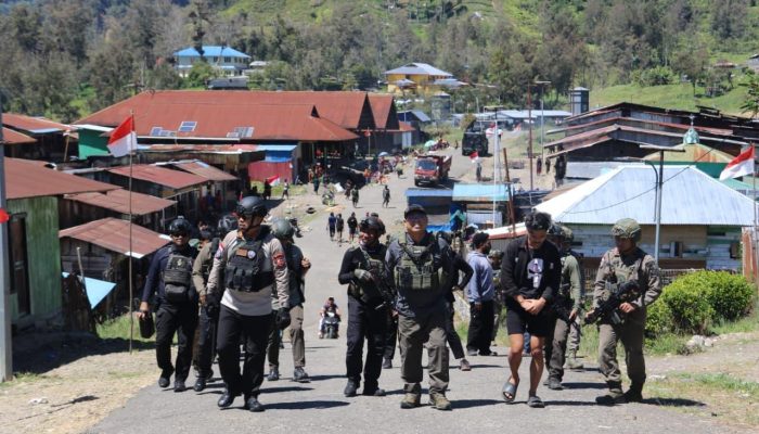 Kaops Damai Cartenz-2026 Tinjau Pos Satgas Kepolisian Ops Damai Cartenz di Sinak, Perkuat Pendekatan Humanis Bersama Masyarakat