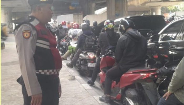 Strong Point Pagi Polsek Cempaka Putih Hadirkan Kelancaran Arus Lalu Lintas dan Cegah Kejahatan Jalanan