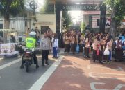 Polisi Kawal Bubaran Siswa SMA Negeri 1 Jakarta, Antisipasi Tawuran dan Jaga Arus Lalu Lintas