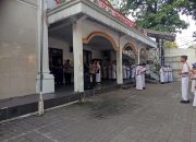 Upacara Bendera di SMP Annur, Kanit Binmas Polsek Metro Tanah Abang Sampaikan Pesan Kamtibmas dan Bahaya Narkoba kepada Pelajar