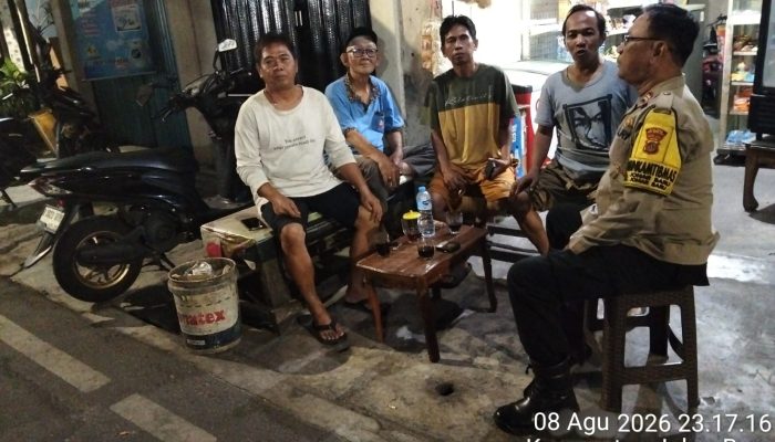 Jelang Tengah Malam, Kamtibmas RW 11 Johar Baru Diperkuat Bersama Warga