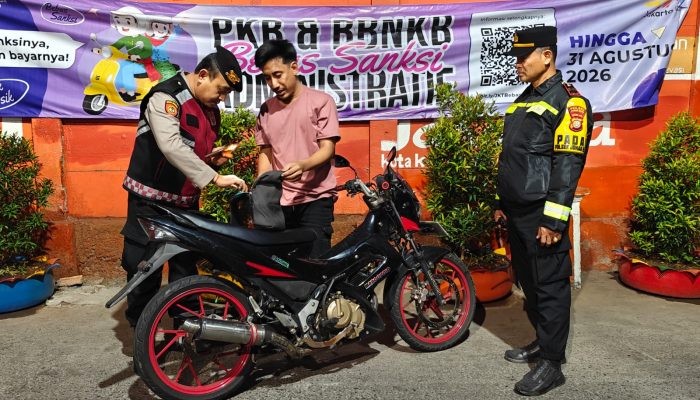 Tak Beri Celah Pelaku Kejahatan, Patroli Cipta Kondisi Polsek Johar Baru Bergerak Dini Hari