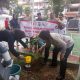 Sambut HUT ke-81 Kemerdekaan RI, Polsektro Tanah Abang Bersama Warga Lakukan Penanaman Pohon di RPTRA Petamburan