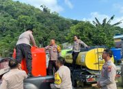 Polres Anambas salurkan empat ton air untuk 200 warga
