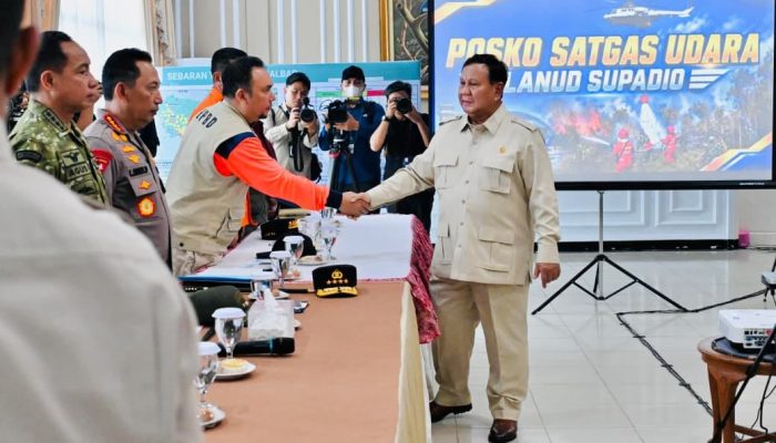 Panglima TNI Dampingi Presiden RI Tinjau Penanganan Karhutla di Kalimantan Barat
