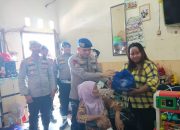 Ditpolairud Polda Metro Jaya Berikan Kursi Roda untuk Warga Pesisir Muara Angke