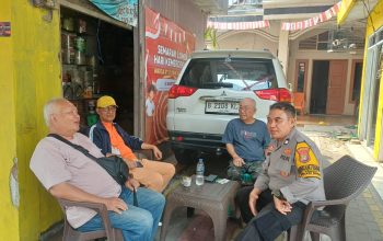 Bhabinkamtibmas Kranji Polsek Bekasi Barat Patroli Sambangi Warga, Pastikan Wilayah Aman