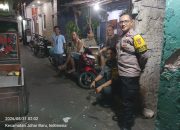 Patroli Dini Hari, Polisi Sambangi Poskamling Kampung Rawa Cegah Kejahatan
