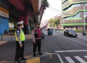Polisi Atur Lalu Lintas Pagi-Sore di Kawasan Senen, Jakarta Pusat