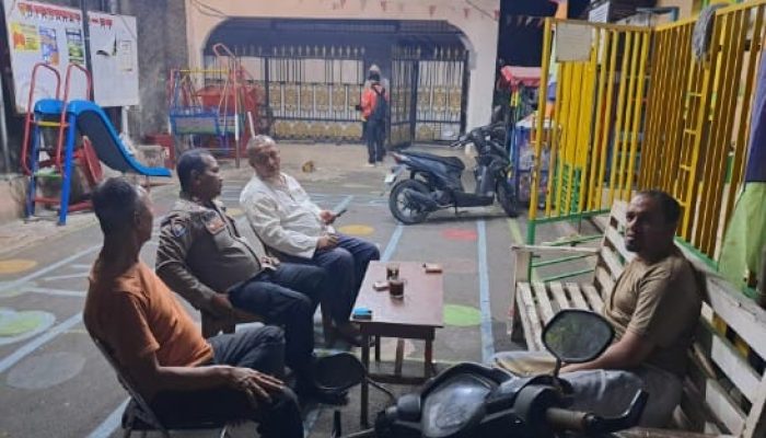Jaga Kamtibmas, Bhabinkamtibmas Rawasari Dialog dengan Tokoh Masyarakat