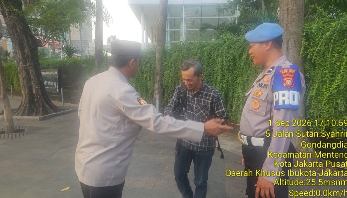 Patroli Dialogis Polsek Metro Menteng, Ingatkan Warga Waspada Kejahatan Jalanan di Kawasan Bundaran HI