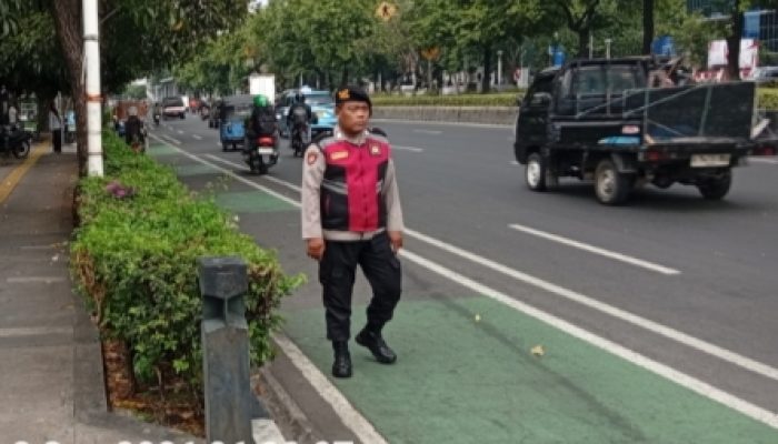 Polisi Atur Lalu Lintas di Sejumlah Titik di Senen, Jakarta Pusat