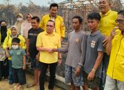 DPD partai Golkar Kabupaten Ketapang, Kalimantan Barat, serahkan bantuan Golkar Peduli