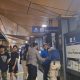 Jaga Jakarta, Bhabinkamtibmas Gelora Sambangi Petugas TransJakarta di Shelter Palmerah