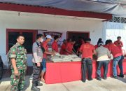Polisi-TNI Kawal Bakti Sosial Pembagian Beras di Vihara Triratna