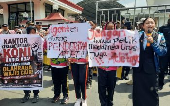 Ratusan Atlet KONI Kota Blitar Geruduk Pemkot, Tagih Kepastian Anggaran dan Sekretariat