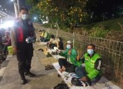 Peduli Warga, Polsek Cempaka Putih Bagikan Masker dan Sampaikan Imbauan Kamtibmas
